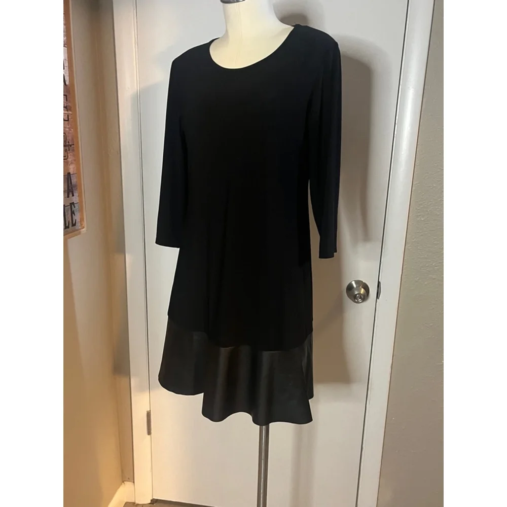Womens black mini dress contrasting hemline 3/4 sleeve size medium like new - Picture 7 of 11